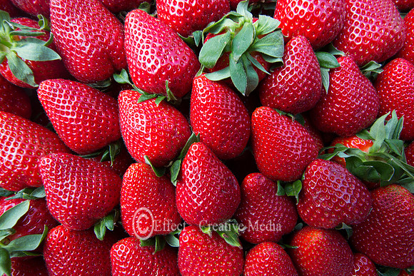 Strawberries stack in a symmetric order